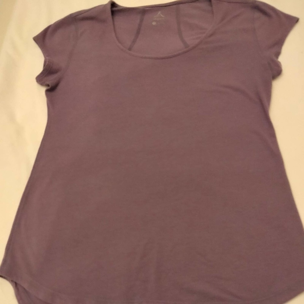 Women Aspire shirt. Size M